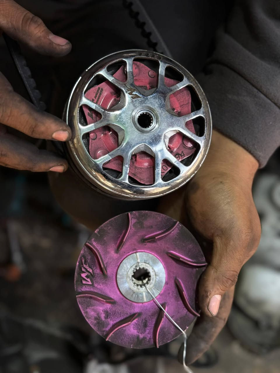 كلجات رياضي طك لجيس تفصيخ توهن نزلن من لمكينه شوفت عينكم الشراي يتصل ***********
