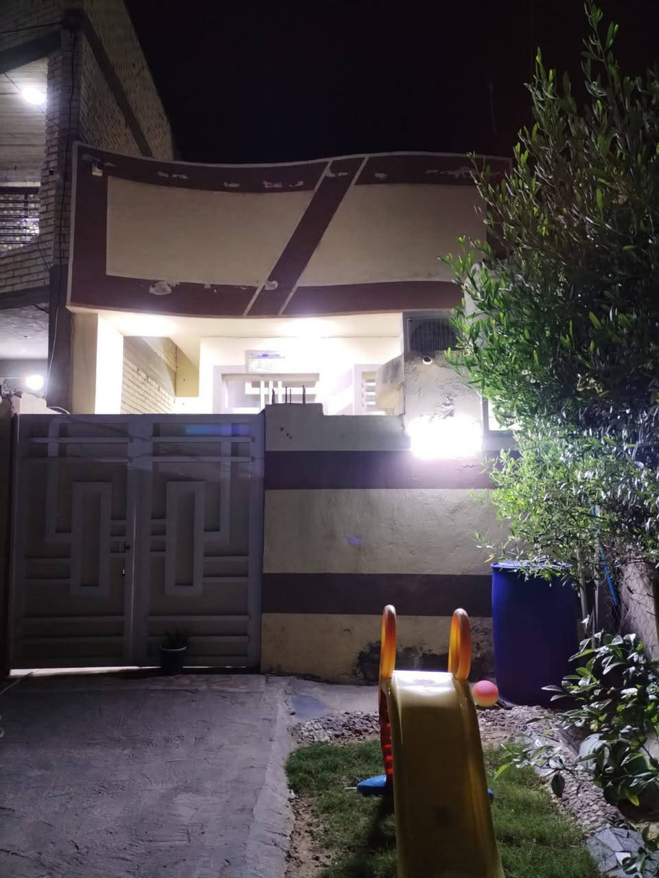 دار للبيع حي القدس ١١٢متر ونص على ساحة 
طابق واحد 
السعر ١٢٠ مع المجال 
مكان المكتب /  ملحق الفارس قرب أسواق آدم 
 *********** 
0783136470
*********** واتساب 
‏‪
