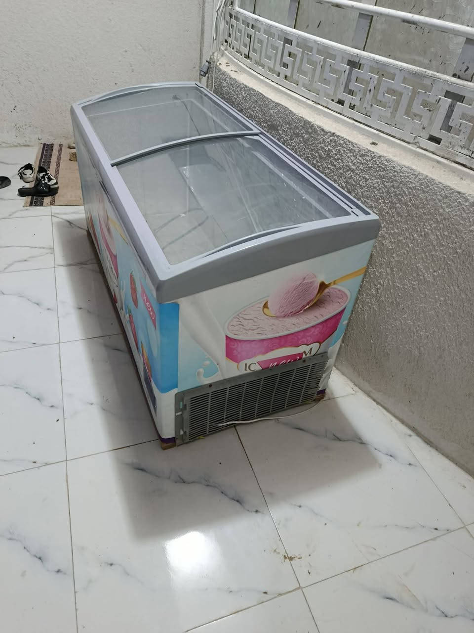 السلام عليكم مجمدة عملاقة مستعملة شي بسيط كلش اخو الجديد  المكان كربلاء طويريج الشراي يتصل  ***********
