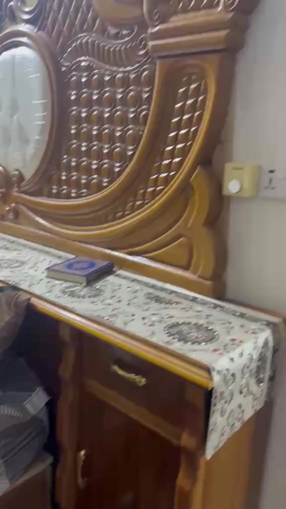 غرفه النوم حطاطه درجه ولئ بعدهه جديده المكان الفلوجه السجر السعر ٢٥٠٠بيهه مجال حك الجيه رقم ***********
