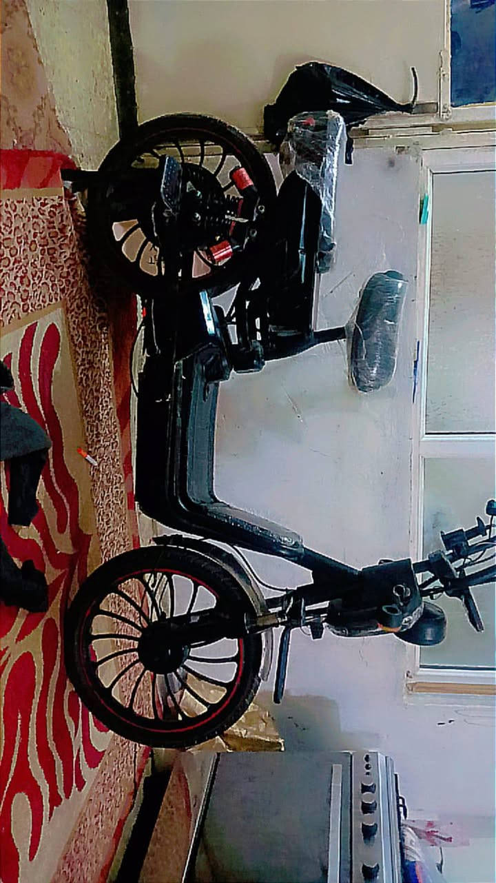 دراجة شحن للبيع حجم ٢٠ بطاريات جديده قبل شهر ونص شديتهن ٢٠٢٤ سرعه ٦٠ قافله علة سرعه اولة سعره ٢١٠ وبي مجال رقم ***********
