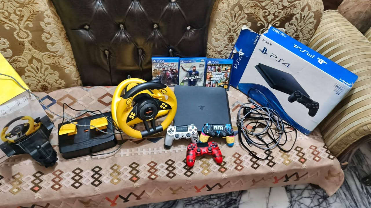 السلام عليكم بلي فور سلم للبيع مهكر بي 3العاب نيد فور سبيد و gta5 وفيفا26- ويا ٣اقراص فيفا٢٣ وابطال الخارقين مايلز وgta5 +٣يدات و upsودركسون السعر: 375وبي مجال  الرقم*********** المكان بغداد حي البساتين
