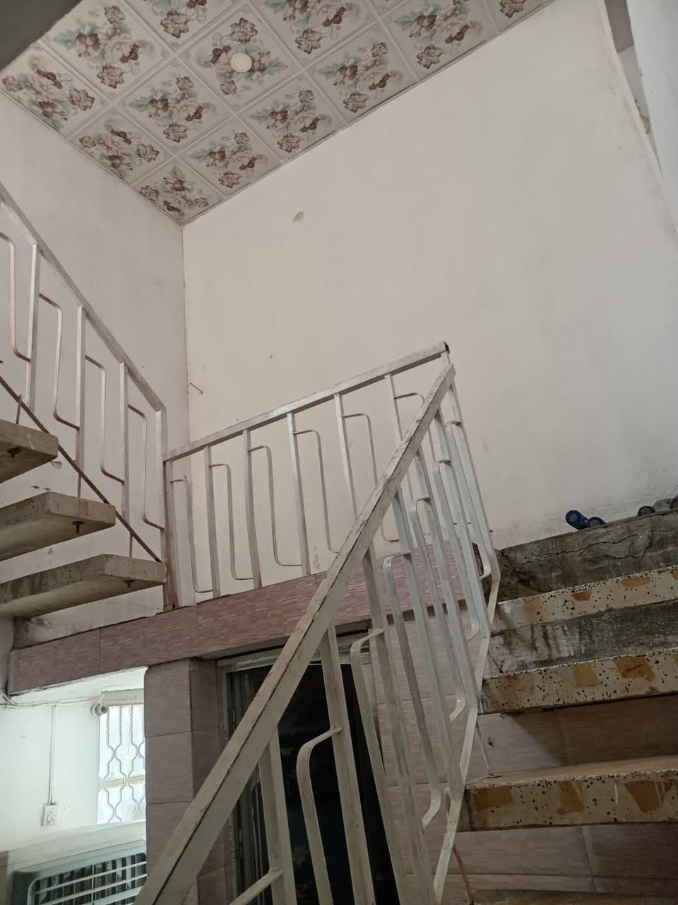 #يعلن مكتب [[ #أضواءالمدينه]] للعقار
بيت  للايجار 

♤♤♤♤♤♤♤♤♤♤♤♤♤♤♤♤♤♤♤♤

الموقع//#حله المهندسين قرب الجامع زين العابدين

♤♤♤♤♤♤♤♤♤♤♤♤♤♤♤♤♤♤♤♤♤

يتكون //٣ غرفه نوم /صاله /هول  /مطبخ /مجمع صحيات 

■■■■■■■■■■■■■■■■■■■■

السعر /٣٥٠ وبي مجال

■■■■■■■■■■■■■■■■■■■■

#للاستفسار// مراجعة مكتب أضواء المدينه 

#الكائن//حله شارع ٨٠ مقابل أسماك الشجيري 

☆☆☆☆☆☆☆☆☆☆☆☆☆☆☆☆☆

#اواتصال على الأرقام التاليه 

{{***********}} رياض الخفاجي 

{{***********}} سيد حسين احمد
