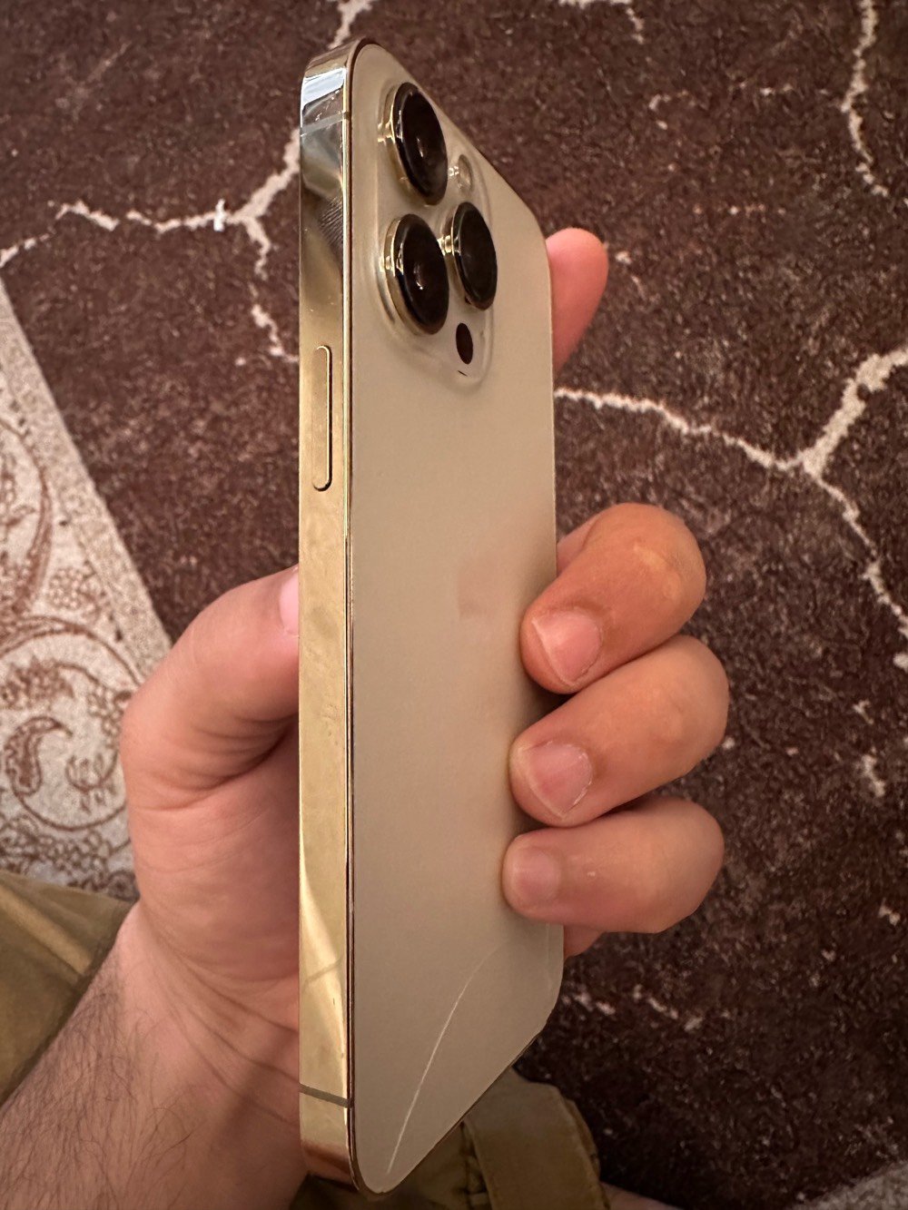 13pro لون ذهبي.شرق اوسط بطاريه 83 فطر بلضهر مماثر ع جهاز 
السعر٥٥٠ وبي مجال