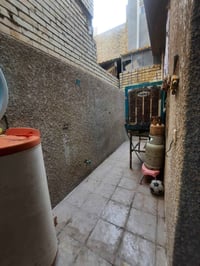 للبيع 100م طابق واحد في الخطيب الزراعي للستفسار:07738355491