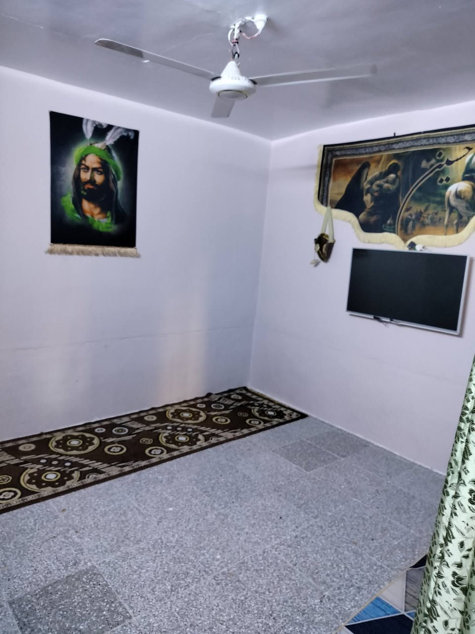 السلام عليكم مره خصت مدير الكروب 
نصف قطعة خلفية للبيع نضيفة 
قطاع 75 
***********

