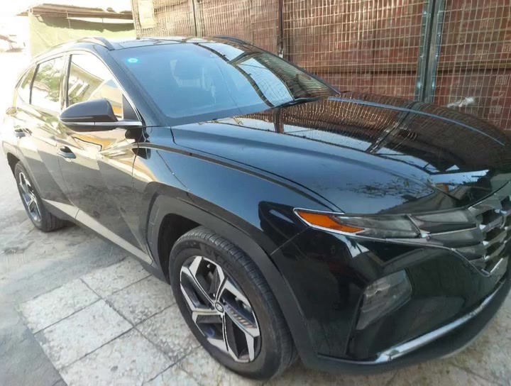 توسان وارد امريكي موديل ٢٤ ماشية ٢٦الف كم الضرر موضح بالصورة فول موصفات غنية عن التعريف مكان بغداد رقم بغداد للتواص على الرقم ***********
