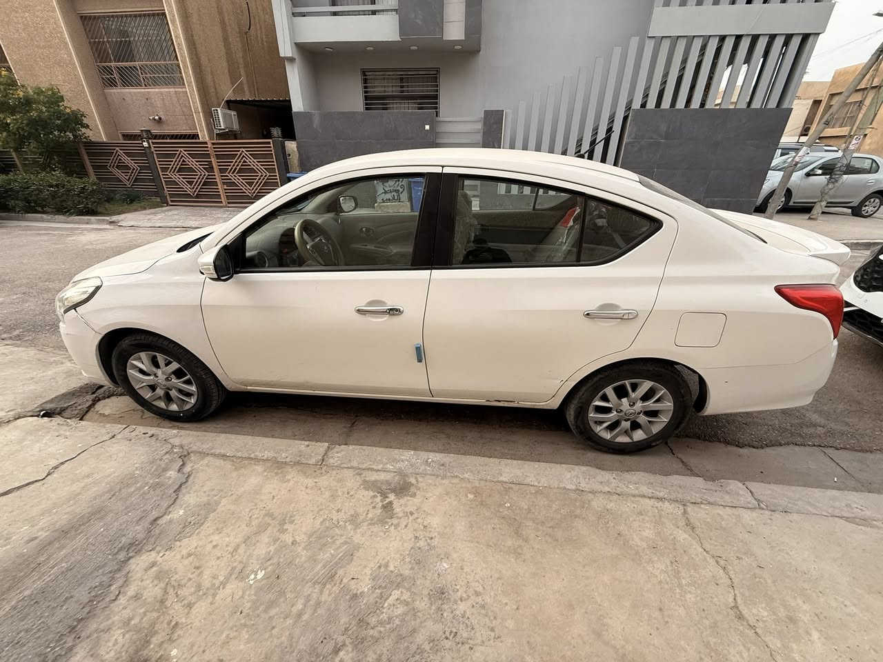 السلام عليكم
نيسان سني هندي موديل25
ماشي 61 الف كيلو 
الجملغ الامامي من جهة السايق مبدل
الجاملغ الخلفي من جهة الراكب مصلح بارد
للاستفسار 
***********
