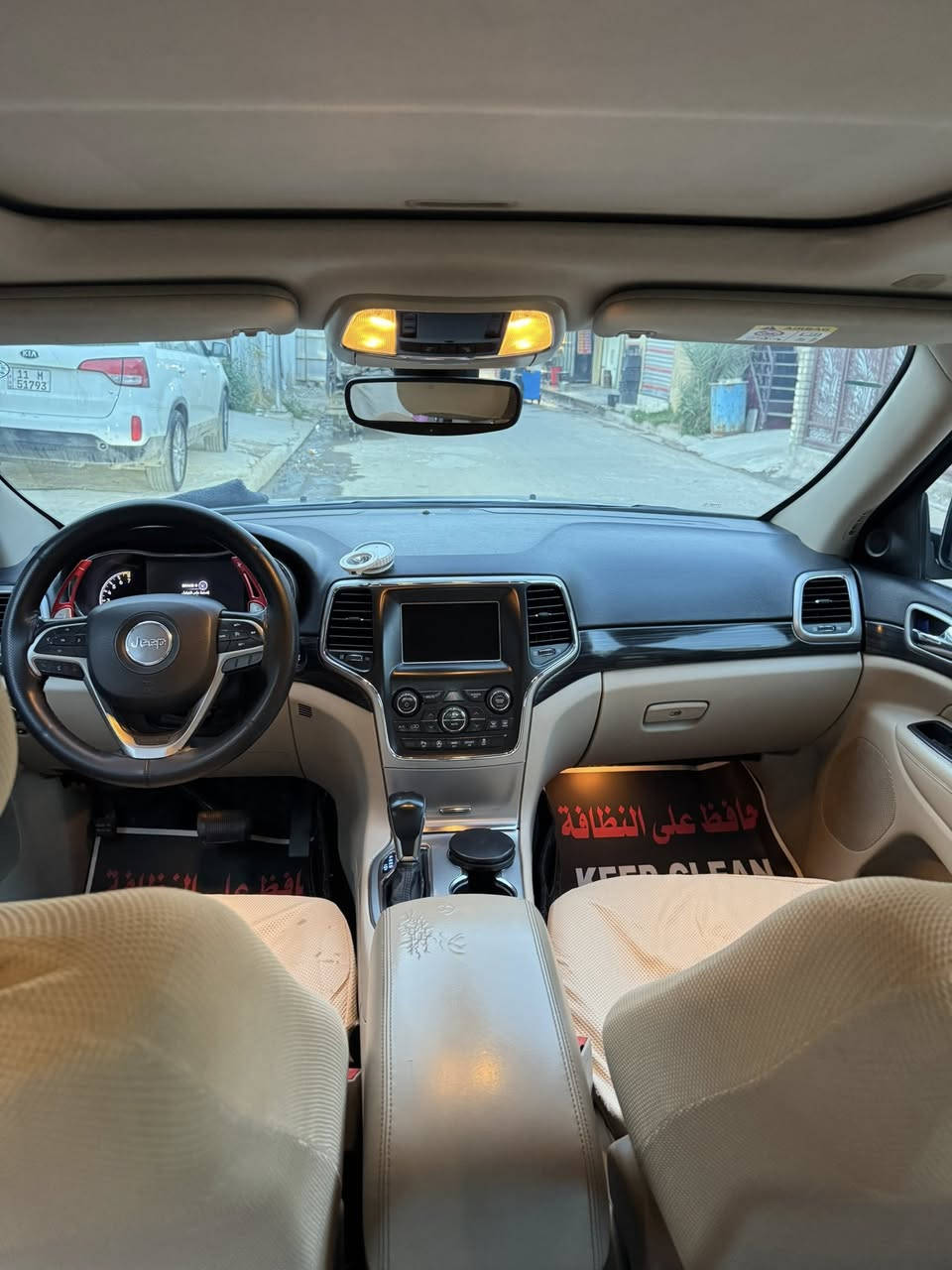 سلام عليكم jeep Limited 2019 خليجيه استخدام شخصي ماشيه 170الف كيلو سياره كلش نظيفه وجاهزه
***********
