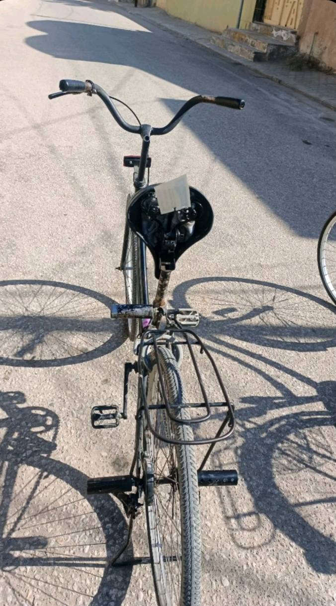 السلام عليكم باسكل البيع مديل 2012بي جاملغ ورا بس وصنيا مال زنجيل وسرج كلاب مكينتا مو كبس زنجيل جديد تيرات وجوابا جداد سعرا 45 وبي مجال مكان نجف حي القدس مقابيل الحرفين رقم الهاتف ***********
