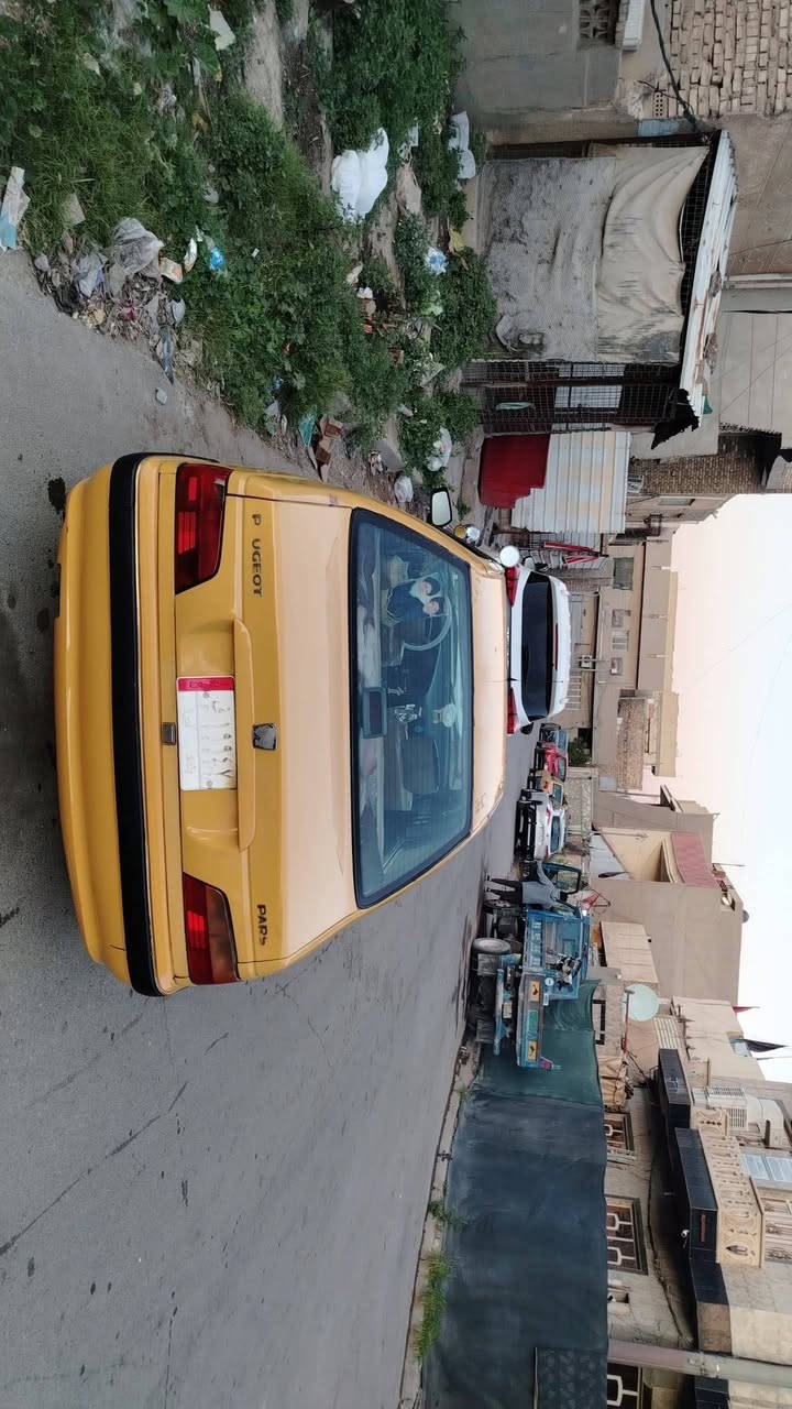 السلام عليكم سيارة بيجو بارص موديل 2015 نضيفة وبيها صفحة مصبوغه للجمالية السعر 45 وبيها مجال ما متواجد فقط علئ واتساب ***********
