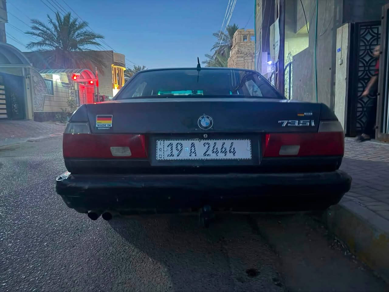 BMW 735  موديل 1990 رقم مميز باسمي   سنوية لل ٣١ هزة جديد تخم تاير جديد صدر ٧٥ بلمية مصبوغه عام للجماليه لايت زنون جام كهرباء كله شغال كير ومحرك بطه ٣٠٠٠ مكفولات شلعه ومعدل للبيع  السعر ٣٥ وبيهة مجال
 ***********
