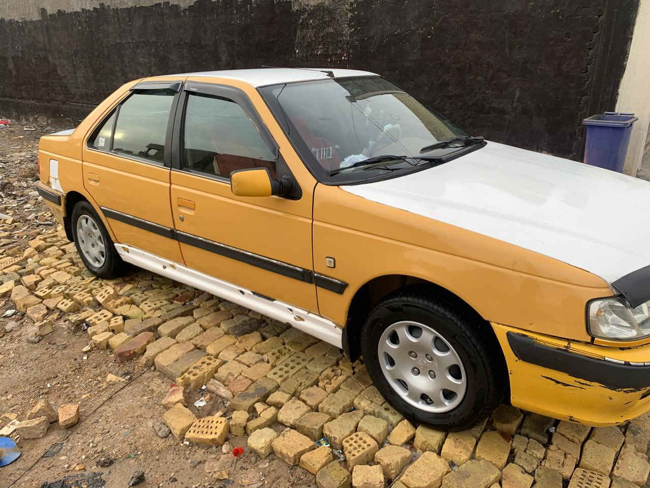 السلام عليكم بيجو بارص 2011 مكفوله كفاله عامه عامه ماعده هلالت بيهن خياس ومامصلحهن مكفوله من صبع ومن ضربه ومن صبغ سياره جديده بعده مكينه وكير جدد هستوني شادهن صدر امامي خلفي جديد تخم تاير جديد بسمي تحويل ثاني يوم سعر 32 وبيه مجال بسيط عنواني بغداد 
***********
