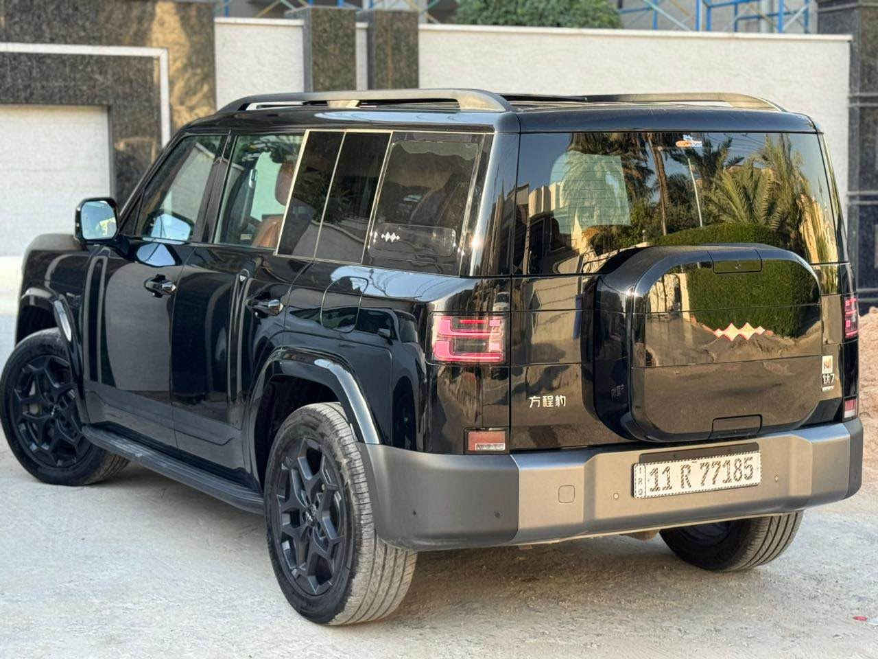 ارخص سعر بالعراق 
Leopard 7 Ultra ليوبارد موديل 2025
مرقم بغداد تحويل ثاني يوم
ممشى 9000 كم فقط

محرك 1500 تيربو Plug-in Hybrid
قوة 680 حصان
عزم 760 نيوتن متر
دفع رباعي ذكي مستمر 4WD
تسارع 0 - 100 خلال 4.8 ثانية
بطارية Blade المتطورة
مدى كهربائي 190 كم
مدى إجمالي يصل إلى 1500 كم 
نظام DiSus-P الهيدروليكي الذكي
رفع وخفض أوتوماتيكي للسيارة
3 قفول دفرنشيال إلكترونية
رادار أمامي وخلفي
كبح طوارئ أوتوماتيكي
الحفاظ على المسار
قراءة إشارات المرور
كامرات 360 درجة
رؤية محيطية 540 درجة
شاشة وسطية 15.6 إنج
شاشة عدادات رقمية
شاشة HUD بالواقع المعزز
نظام صوت Devialet الفرنسي
18 سماعة فاخرة
كشنات جلد نابا
مساج للمقاعد
تدفئة وتبريد أمامي وخلفي
مسند ساق للراكب
ثلاجة تبريد وتجميد وتدفئة
فلتر PM2.5 ومعقم هواء
بانوراما عملاقة
إضاءة داخلية محيطية
زجاج دبل عازل للصوت والحرارة
دواسات جانبية
ميزة V2L لتشغيل الأجهزة الكهربائية
اللون الخارجي أسود ملكي
اللون الداخلي مشمشي
الموقع بغداد / حي الجامعة

رقم التواصل (متوفر واتس اب) :: ***********
*********** بغداد, العراق
