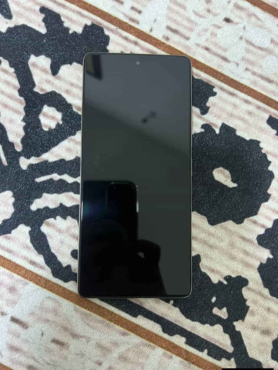 📱 للبيع: تكنو كامون 30 فايف جي (TECNO Camon 30 5G)

🔹 الجهاز نظيف جداً ويشتغل ممتاز  

🔹 مناسب للألعاب خصوصاً ببجي يشتغل بسلاسة 🎮  

مواصفات الجهاز:  

• شاشة كبيرة حوالي 6.78 إنج بدقة عالية و 120Hz  

• معالج قوي يدعم شبكة 5G  

• رام 8GB  

• ذاكرة 256GB  

• كاميرا رئيسية 50 ميغابكسل 📸  

• بصمة سريعة + فتح بالوجه  

• بطارية 5000mAh تدوم وقت طويل  

• شحن سريع  

📦 الجهاز نظيف جداً والاستعمال خفيف.  

💰 السعر: (180 بي مجال


**إذا كنت صاحب هذا الإعلان وتريد حذفه لأي سبب، رجاءا أرسل رسالة إلى الدعم الفني**