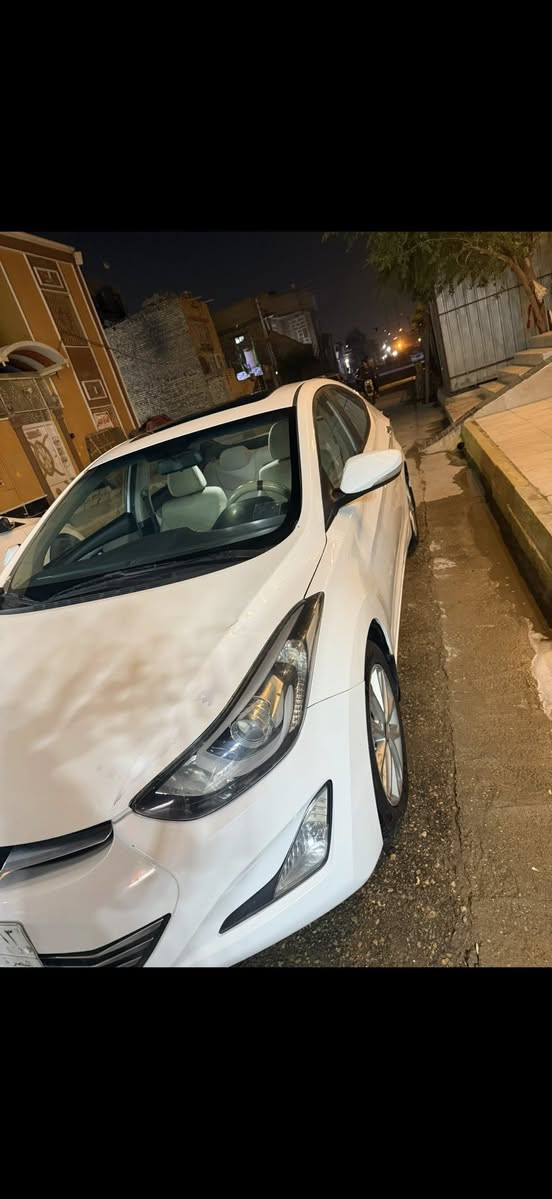 سلام عليكم الانترا للبيع  فول مواصفات رقم بصره دولي بسمي السياره مكفوله من الفتح والتبديل والضربه بيها بس رشات صبغ باب السايق والورا السياره خليجي المحرك 1800 تبريد تدفئه كله شغال تخم تاير جديد السياره جديده احلا من صوره استخدام شخصي جاهزه وربع ماتذب عليها مكانه الناصريه مركز وهاذ رقم تلفوني *********** ورجاء موشراي لاتخابرني سعرها 124 وبيها مجال قليل حك الجيه
