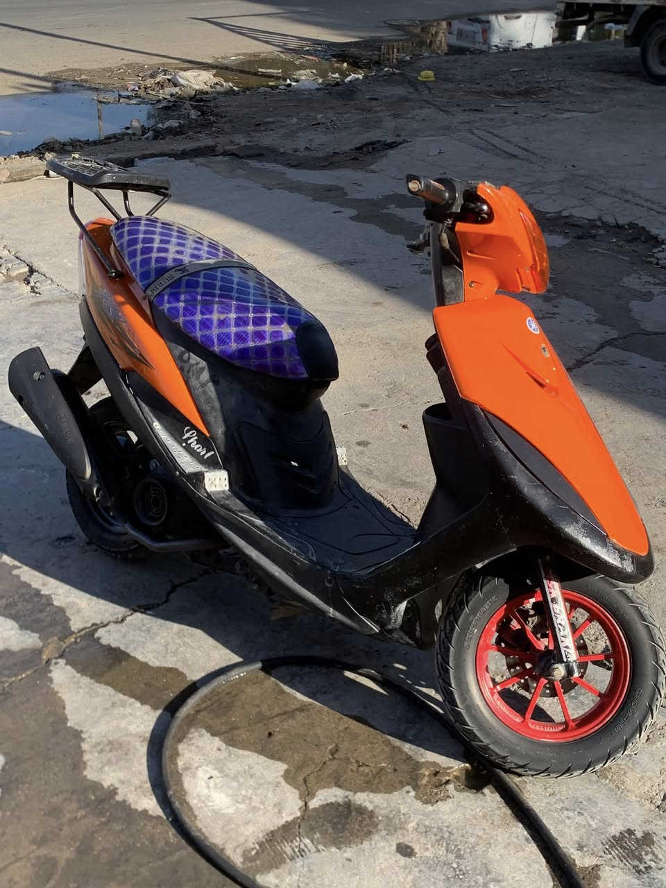 سلام عليكم ماكس عدله120ياباني دراجه كلها شغاله كفرات مختم ختم واحد مكينه بلاديه شلعه ومعدل فول اوراق كامله بسمي السعر 500المكان بغداد الحسينيه مال راشديه ***********
