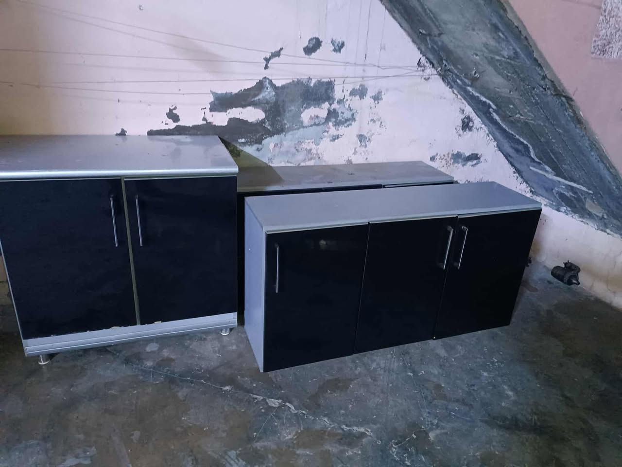 تاکە بەرزەکە  نیومەتر پانەو دومەتر و20سم بەرزە
تاکەکانی تر 80سم  بەرزن و 140سم پانن،،،،،،
هەموی پیکەوە  130هەزار
کاشی سەرمەخسەلەکە   170سم     25هەزار
کەلاری کۆن


**إذا كنت صاحب هذا الإعلان وتريد حذفه لأي سبب، رجاءا أرسل رسالة إلى الدعم الفني**