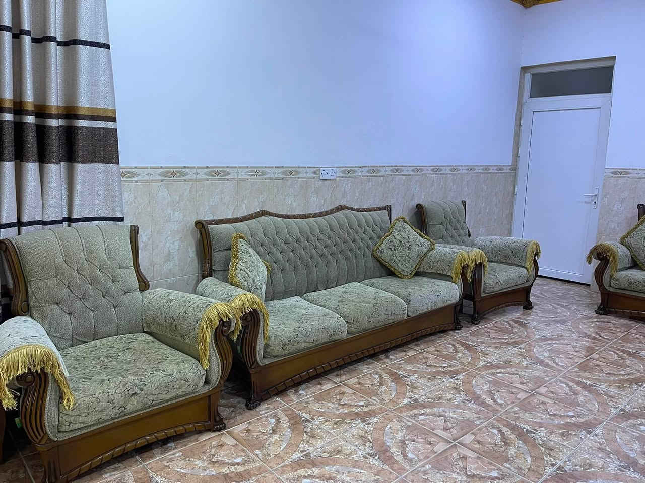 سەلاموعەلەیکوم ئەم قەنەفەمان هەیە بۆ فرۆشتن شتیکی عەصڵەو شەریکەی دیۆانە 27گەلای پیدراوە لەکەلارە  ئیستا بای 500هەزار و مەعمەلەیە    12نەفەریە.  رەقەم تەلەفون ***********
