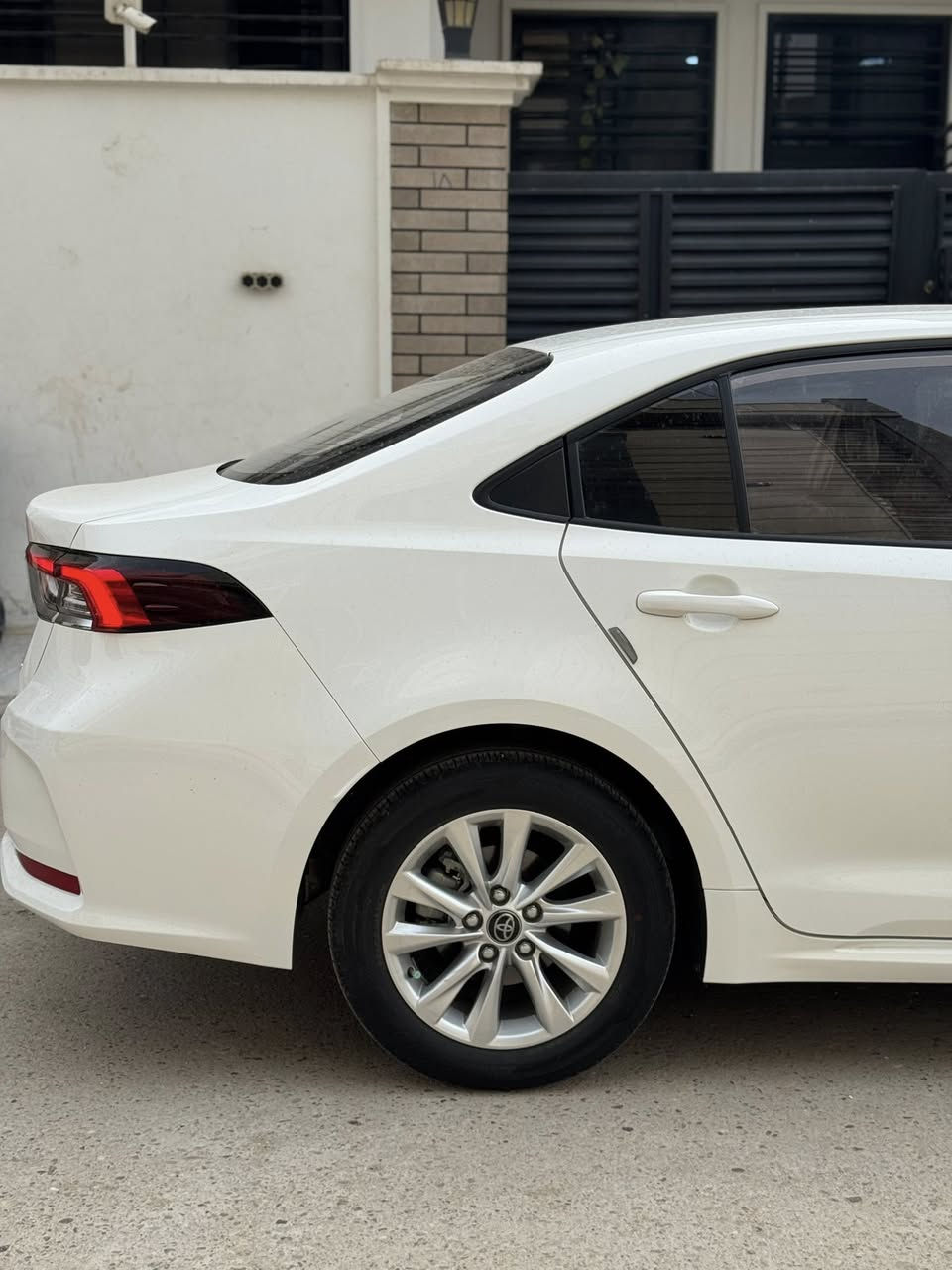 من رخصه الادمن كورلا هايبرد موديل 2024السياره جديده كلش ماشيه 15الف حقيقي تايرات الشركه اسبير منازل ارضياته بالصندوك ممستعمله داخل جلد اسود راداد بصمه دخول ذكي لد امامي بصمات 2 تبديل الدهن مالته بالشركه ساز السعر المطلوب 2340.0.00مكفوله كفاله عامه من الصبغ والبارد مكان السياره الدوره او السيديه وهذا رقمي *********** سيف
