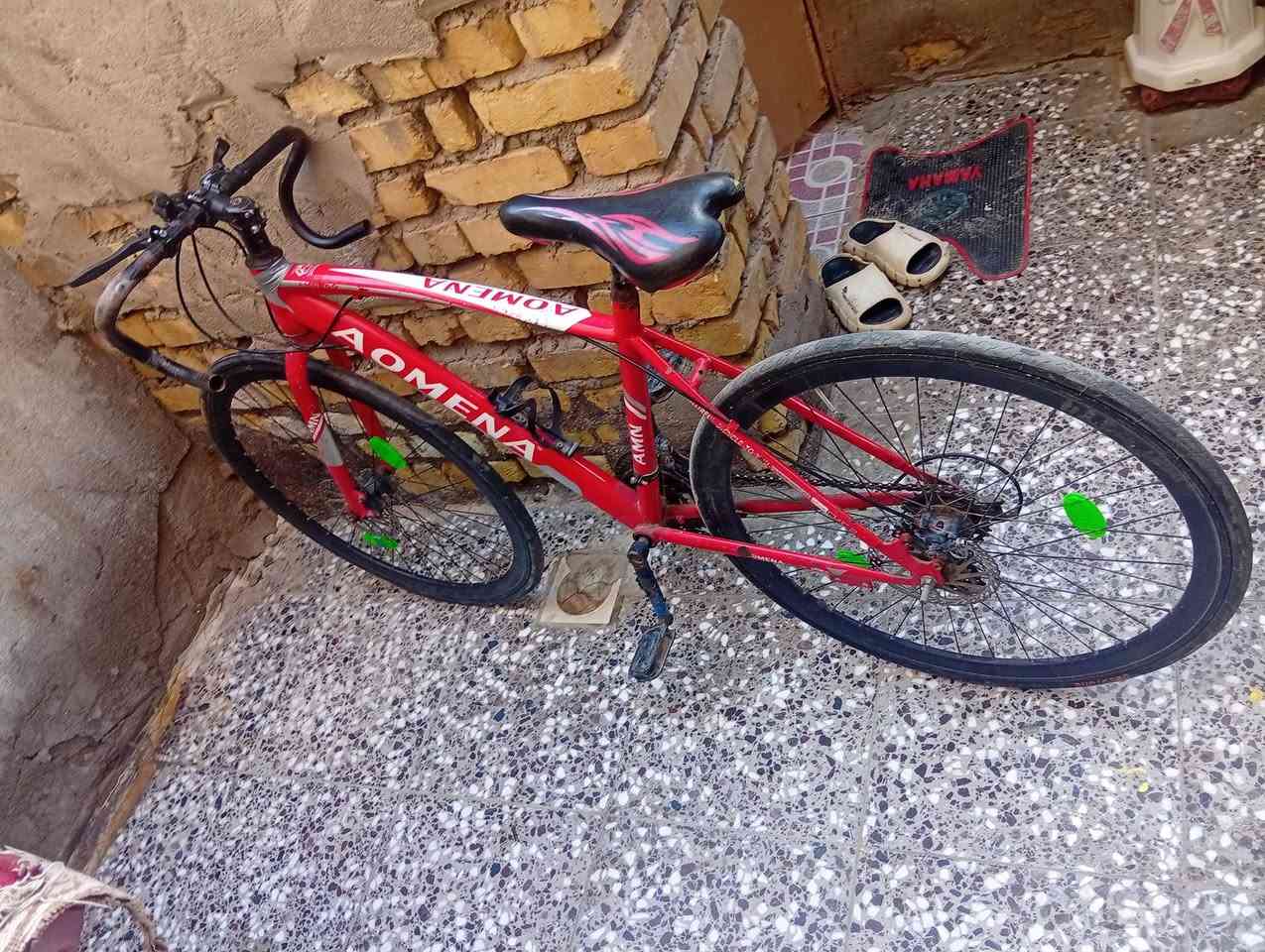 بيسكل من شركة AOMENA كلشي ما بيه فقط زلوغ بسيطه و ضربه يم التاير الخلفي السعر 90و بي مجال للشراي (يدلل) العنوان ميسان حي الشهداء للستفسار الاتصال على الرقم ***********
