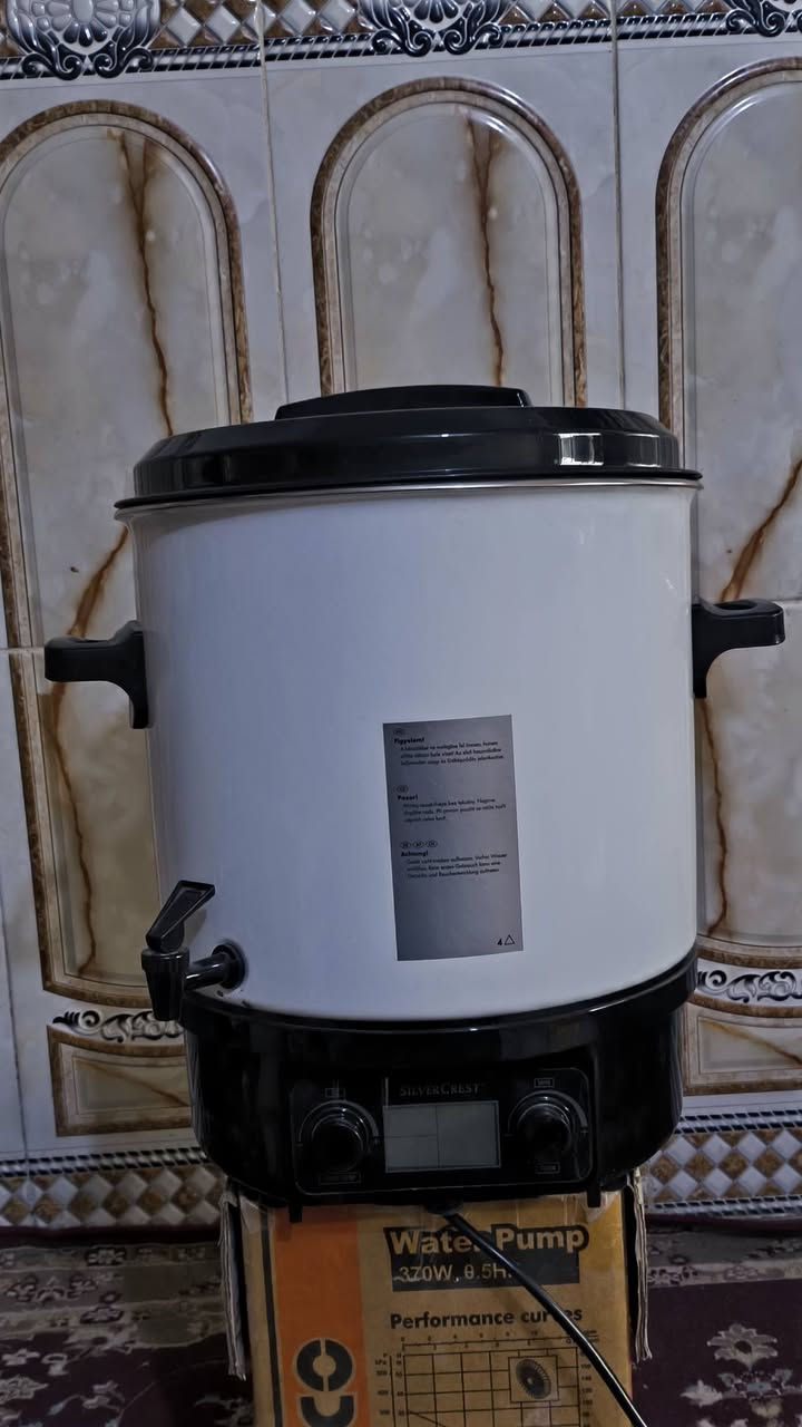 سلام عليكم سعره30ما مستعمل جديد سعر الجديد60وفوك عندي قطعتين يعني ناشره بنص قيمته
عنواني حي العامل سوگ الاخير ***********
مواصفاته
ماكينة التعليب والحفظ من ‏SILVERCREST الألمانية 🇩🇪
🔸لتعليب وحفظ مربى البرتقال والفواكه والخضروات  
🔸أيضًا للتدفئة والحفاظ على درجة حرارة المشروبات 
🔸مع العرض الرقمي والتحكم الإلكتروني
🔸لعدد يصل إلى 14 برطمان تعليب في طبقتين - بما في ذلك شبكة التعليب
🔸غطاء مطلي بالمينا ومقابض عازلة للحرارة
🔸غلاية كبيرة الحجم (حوالي 27 لترًا)
🔸خيارات مختلفة لضبط درجة الحرارة 30-100 درجة مئوية
🔸إشارة صوتية عند الوصول إلى درجة الحرارة المستهدفة أو بعد انقضاء وقت الغليان المحدد
🔸شاشة ديجيتال لعرض درجة الحرارة  وضبطها والوقت المتبقي
