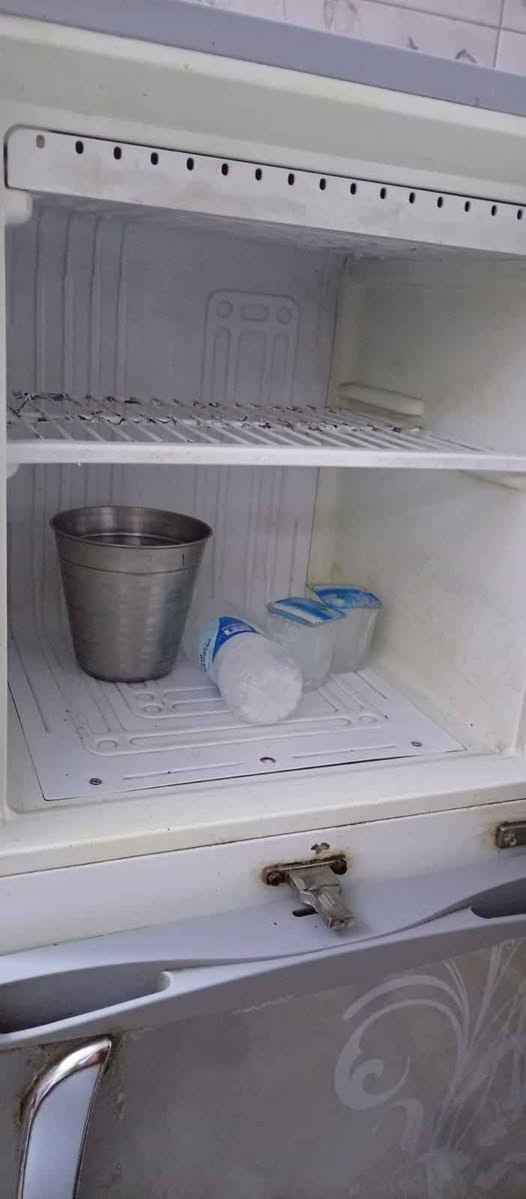 ثلاجة مستعملة حجم وسط مو كبيرة 
اوفن شغال 
عنواني بغداد حي أور بغداد, العراق


**إذا كنت صاحب هذا الإعلان وتريد حذفه لأي سبب، رجاءا أرسل رسالة إلى الدعم الفني**