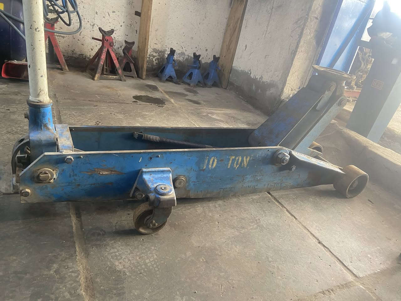 غراض للبيع
جك رفع سياره كبير 10 طن
يدات عزم ضغط عالي
بكر رفع 
دريل تفليش هوا
العنوان البصره 
هاتف ***********
