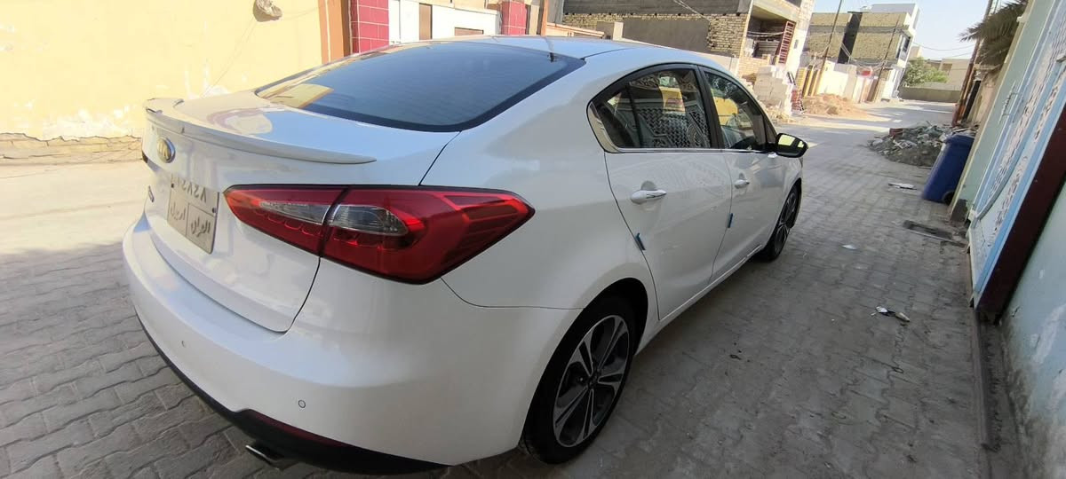 السلام عليكم سيراتو موديل 14 فول مواصفات للبيع تبديل باب العبري فقط  وربع من الدوسة السعر 118 وبيها مجال 
للاستفسار 
***********
