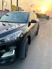توسان 2020 وراد امريكي حادثه فقط دعاميه اماميه وربع البنيد مصبوغ وبيها...