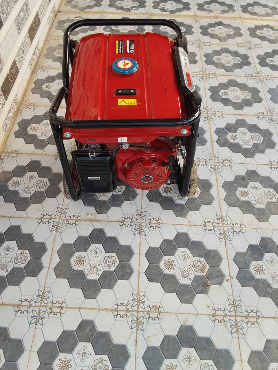 اللهم صل على محمد وعلى آل محمد
‏

‏السلام عليكم مولده للبيع 5.5kv   تولد 20 امبير صافي. مولد مستخدمه أقل الشهر اشتريتها للأسواق وخسر  مشروعي وحاليا عزلت الأسواق وكاعد ابيع الغراض. المولد ممتازه بل توليد  شرط الفحص 
***********
***********
