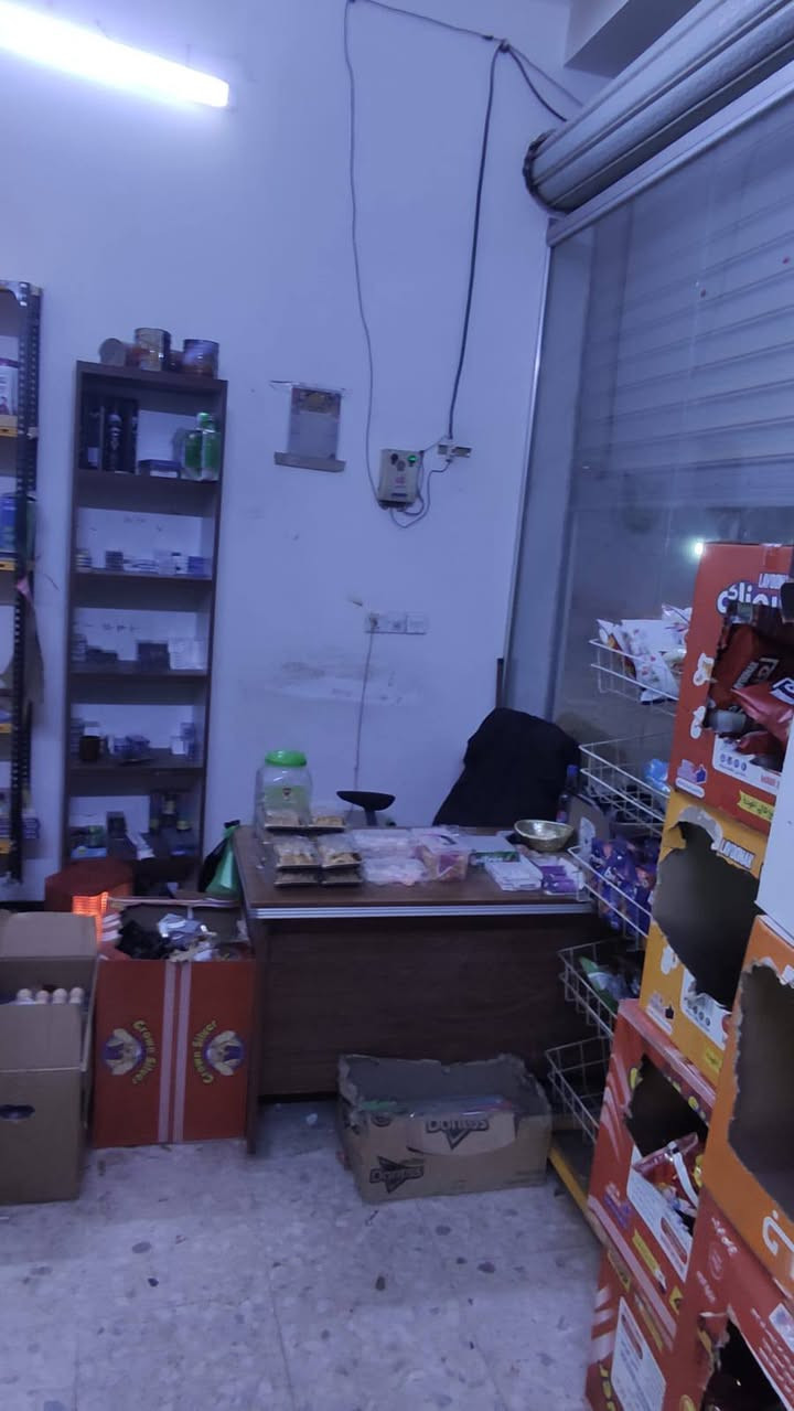 السلام عليكم
اسواق للبيع المكان بغداد حي طارق القديم 
تحتوي على 6 عوارض الايكور التركي 
و3 بطحيات 
و2 سفن كل واحدة طولها, 1.5
الايجار 250 الف 
للاستفسار اكثر الاتصال على هذا الرقم
***********
