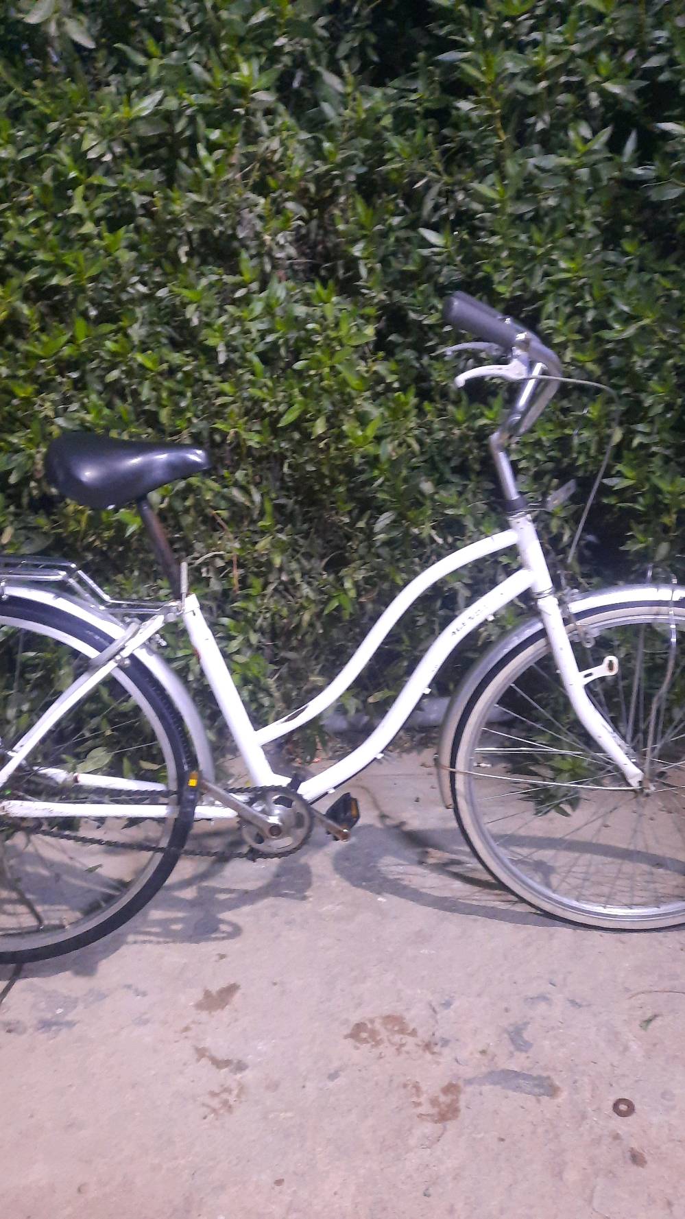 سلام عليكم شباب بايسكل للبيع حجم 26 كفاله عامه السعر 75 وبي مجال اهواي للاستفسار على هاذ الرقم ***********