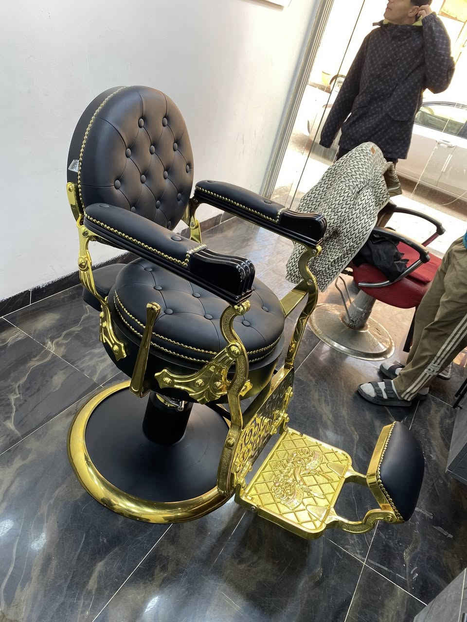 سلام عليكم كرسي ملكي للبيع مستخدم 10 تيام صفر جك عريض اخر اصدار  سعر خاص ***********
