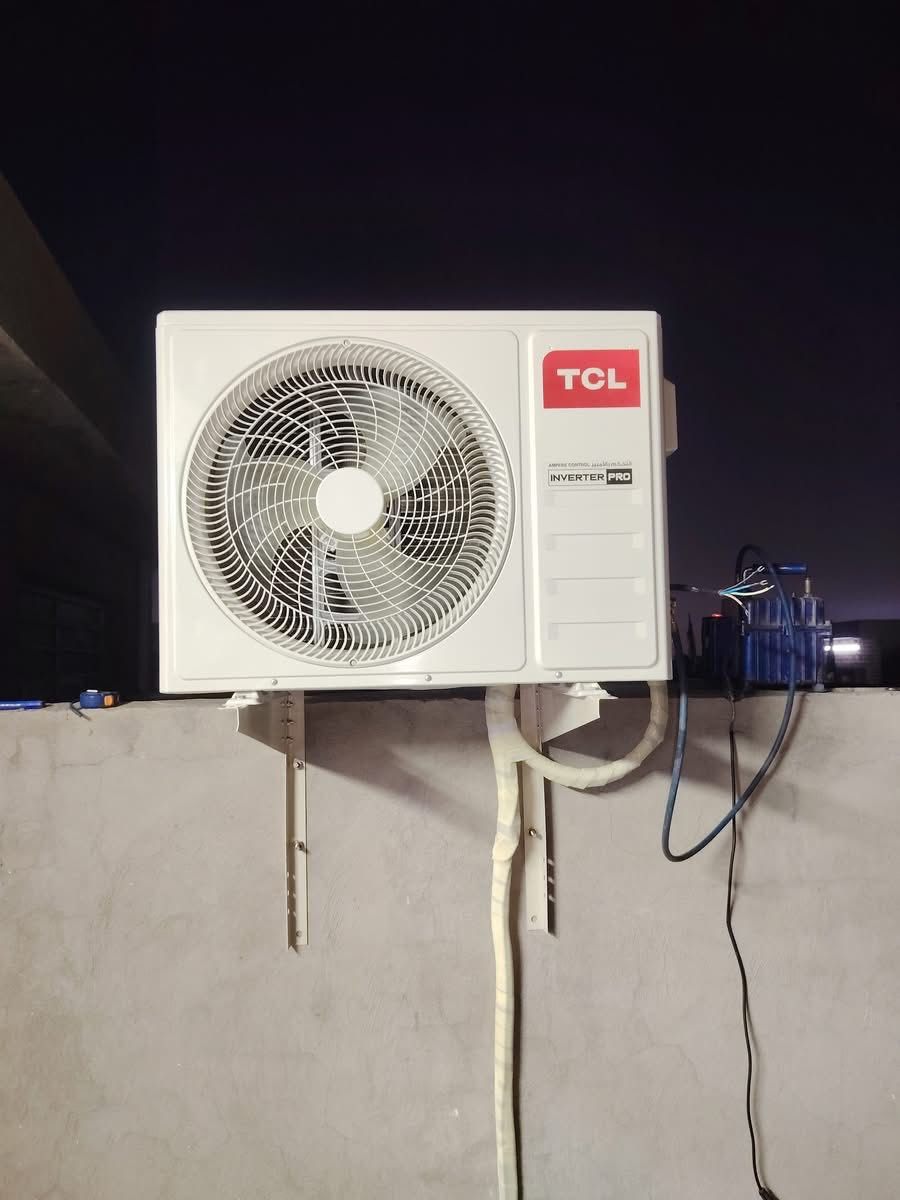 تم بعون الله تنصيب وجبة جديدة من أجهزة السبالت لعملائنا الكرام. نحن لا نقوم بالتركيب فقط، بل نهتم بأدق التفاصيل لضمان برودة ثلجية:
​🔹 تنصيب احترافي: بأيدي كوادر متخصصة تضمن لك نظافة وترتيب العمل.
🔹 تقنية الفاكيوم: نستخدم مضخة السحب (الفاكيوم) لضمان خلو الأنابيب من الرطوبة والهواء، مما يحافظ على كفاءة الضاغط (الكمبريسور).
🔹 ضمان سنة كاملة: ثقتنا بعملنا تجعلنا نعطيك ضماناً لمدة عام.
​📞 احجز موعدك الآن:
اتصل بنا على: ***********
المهندس للتبريد - جودة تستحقها.
