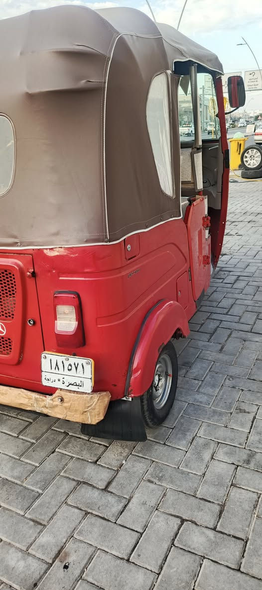 السلام عليكم
تكتك موديل 22 رقم وسنويه مكينه مجفته تجفيت شركه
تكتك حلوه ونضيفه البدي بي طخه جوه البك لايت مئشر عليها وملكوطه خياسات 
مكاني القبله *********** السعر
7700 وبيها مجال قليل
