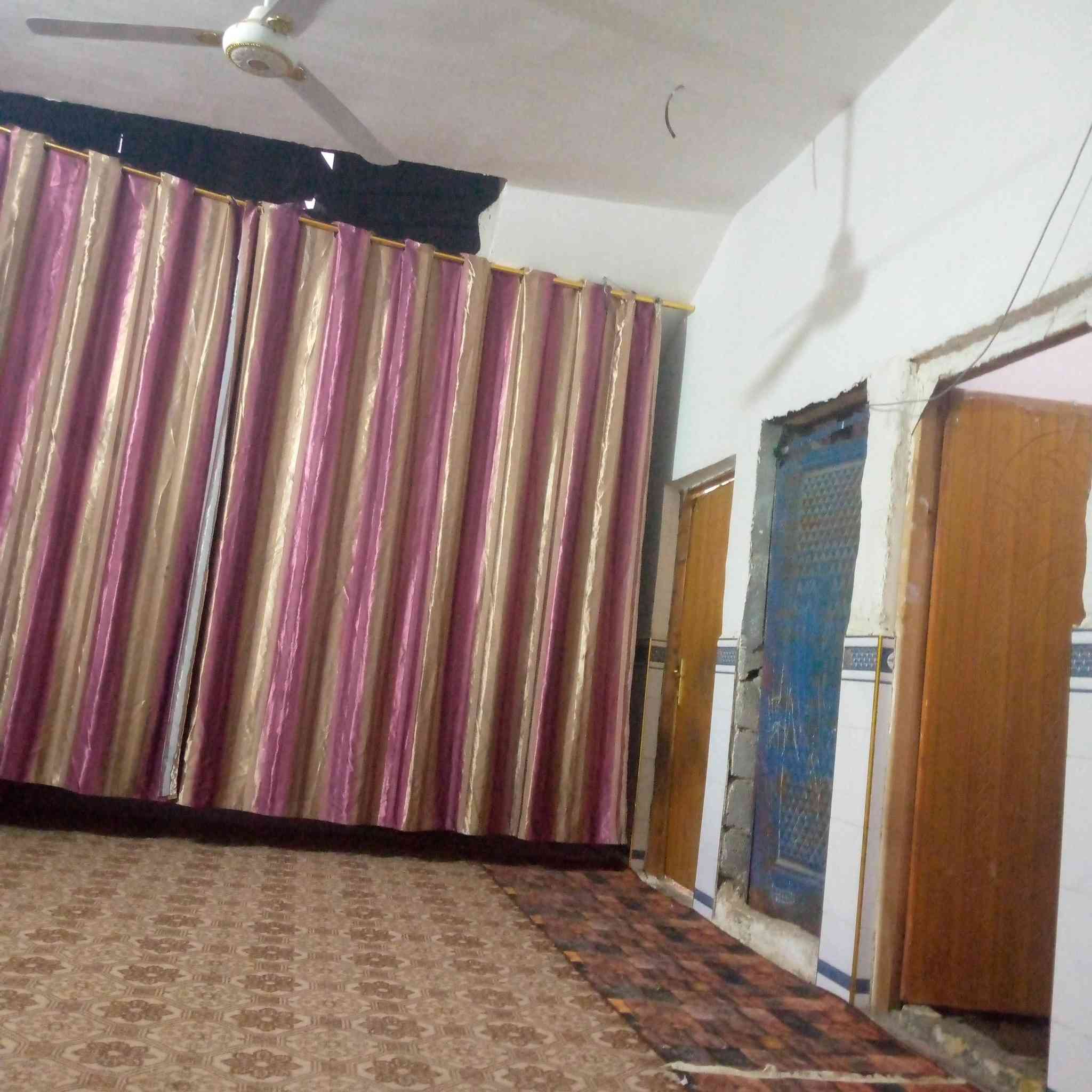 دار للبيع وبسعر مناسب 
قرب جسر الشوملي -طريق ال عمار -حي الجوادين
أرض وسقف كونكريت مساحة 240 م
غرفتين نوم وصاله وديوانيه ومغاسل ومطبخ وگراج 
شارع الگصاب 
للتواصل ***********
