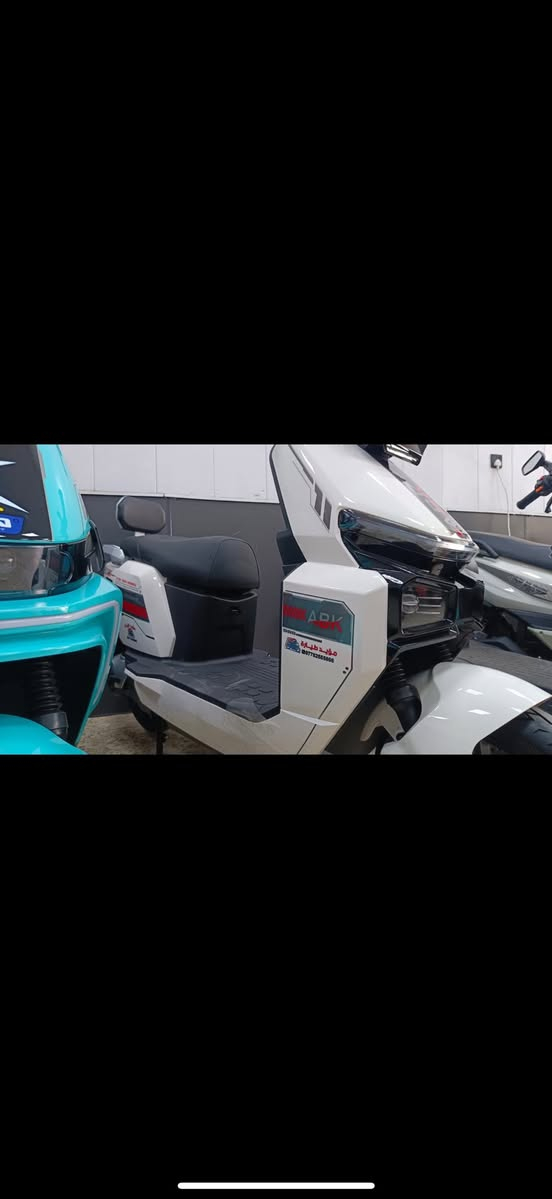 دراجه شحن الملكه استيراد مويد طياره استعمال شهر بعدها جديده بطاريات مسطره كرافين تمشي مسافه حقيقي 70 كيلو بيها نضام بك و3 سرع السرعه القصوى 85 بيها نضام مانع تزحلق ودبل إشاره تاير حجم 12 ملف  2000 حقيقي بريكات هيدروليك مكاني بغداد حي القاهره اي استفسار هذا رقمي ***********
