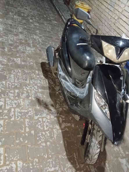 ا
لسلام عليكم لبيع دراجه ثعلب البلاديه  من الطول لطول  نوزل  محرك مكفول كهربائيات كلها شغاله مختمه ختم واحد تايرات جدد جيب فيترك والفحص السعر 650 وبيها مجال ***********
