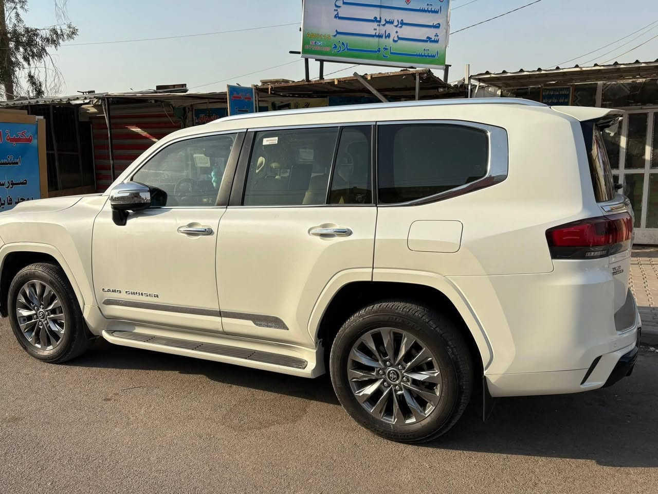 لاندكروز 2024  توين تيربو
في اكس VX 

خليجي لون ابيض 

الفئة     توين تيربو  

ماشية ٣٠ الاف 

شاشة vxr 

السعر ٧٠٠

صندوق شفط 

كشن تبريد

هواي موصفات 

العنون بغداد المحمودية السونار موجود هم  الاستفسار تصال على رقم    *********** بيهه بارد بسيطه
