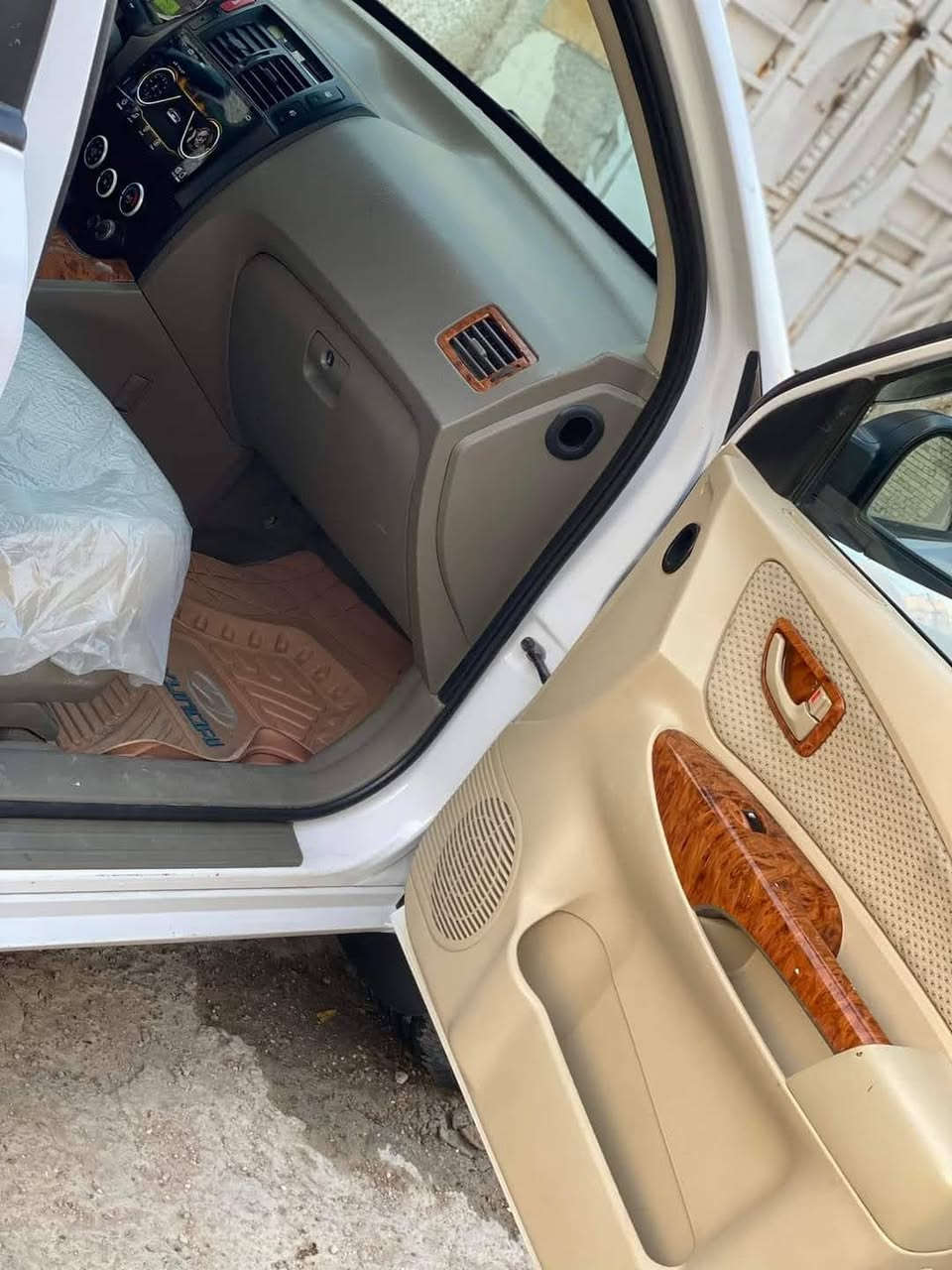 توسان 9
كفاله عامه نظيفه جداً 
ماشيه 135
رقم بغداد مشروع وطني 
العنوان ذي قار الناصريه 
الهاتف واتساب ***********
السعر 130 بيها مجال
