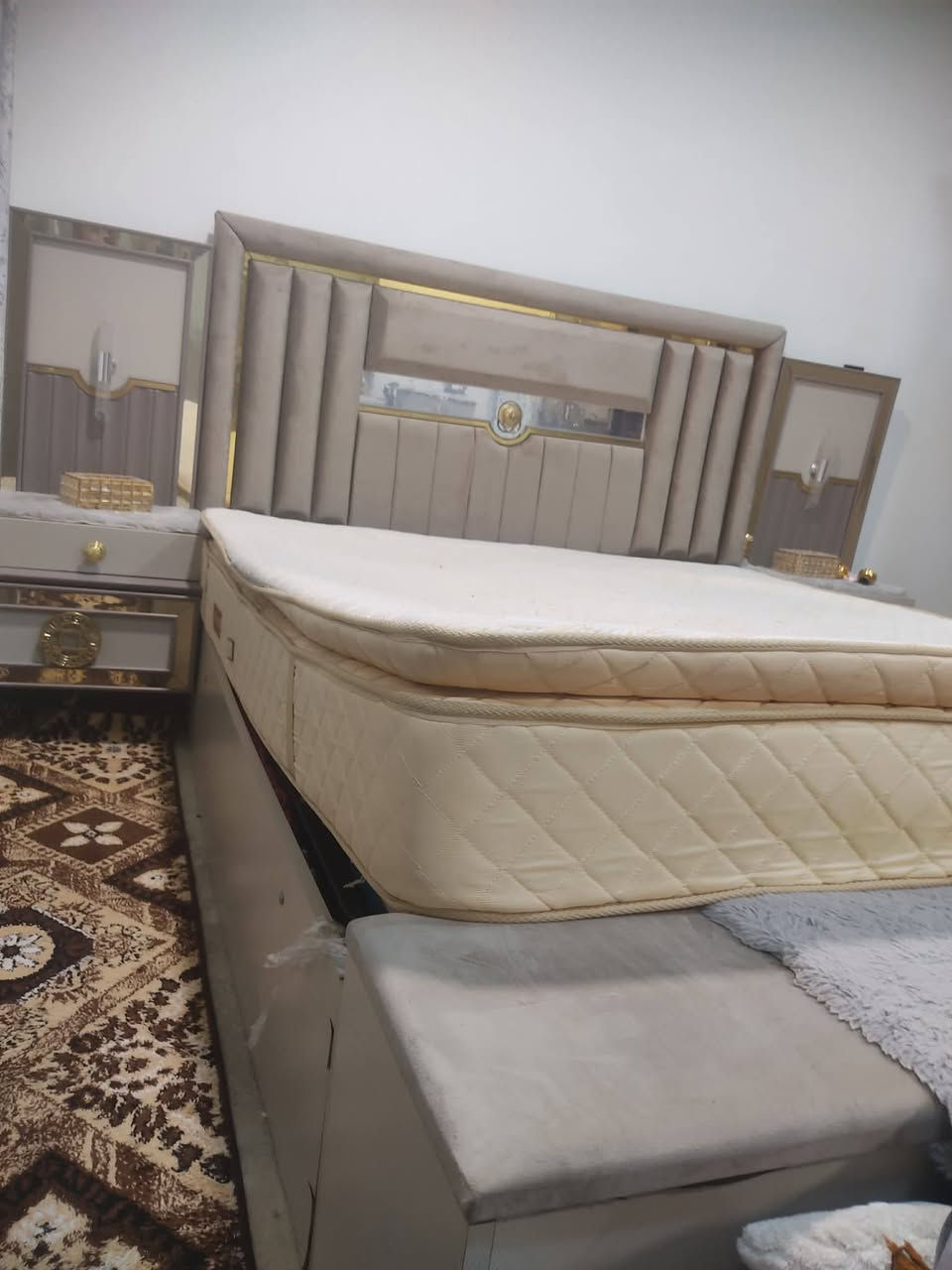 دوشك سفنج رقم واحد وبي ضمان 5 سنوات 
الطول 200 والعرض 180  ملاحضه اني مكلف بل نشر وهاذ رقم صاحبو ‏‪***********‬‏
