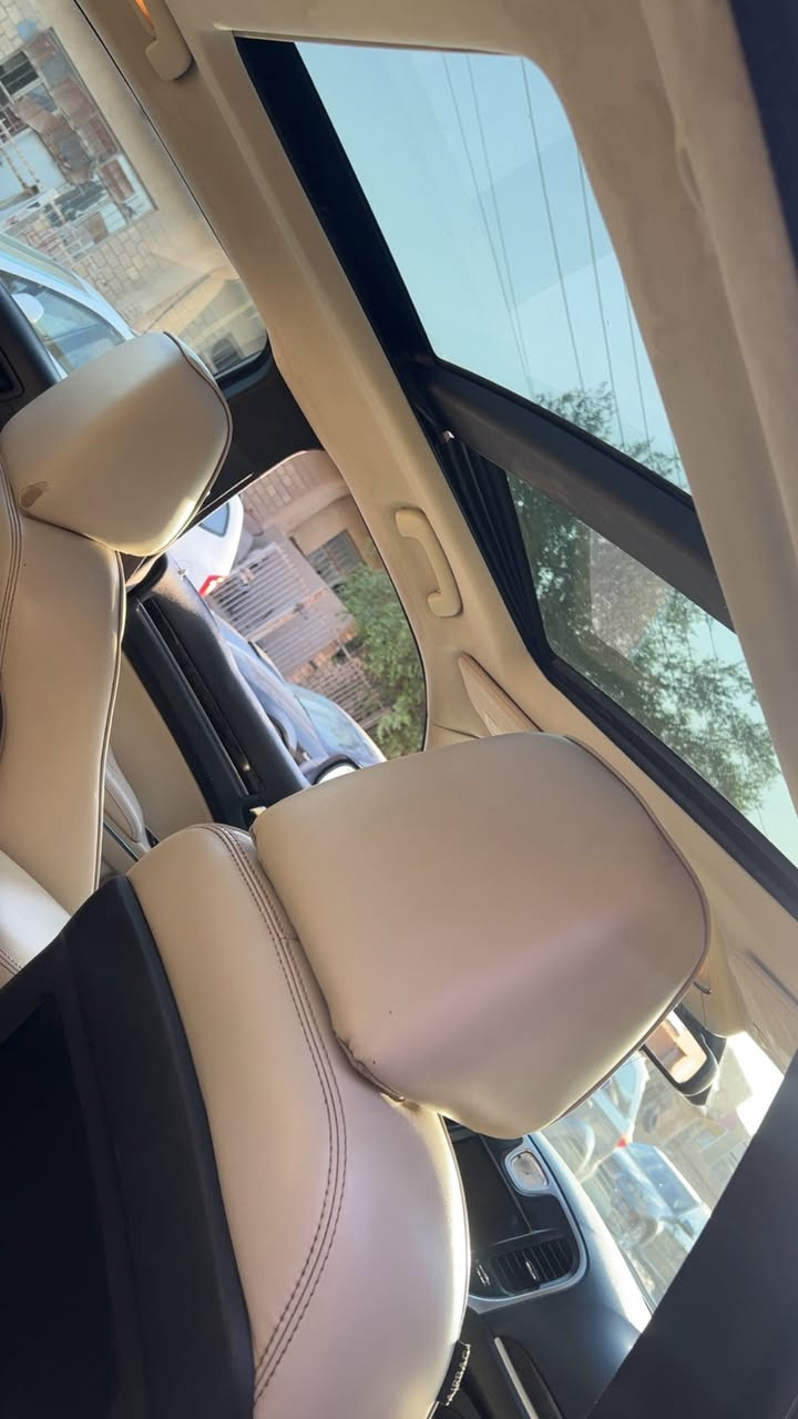 السلام عليكم للبيع اوباما 2016 اصل اصل
مواصفات  C 1/1 
فول 
دواخل عسلي جلد 
تبريد بلكشنات +تتفئه+ تتفئه بلستيرن +تتفئه بلمري
مري قلاب وي لبك تعتيم بلمري 
3 وضعيات خزن ميموري
ستيرن كهرباء 
برده خلفيه وي لبك 
بنوراما 
ويلات مكسيكي +تخم تاير 
منضومه زنون اصليه 
وبقيه ماوصفات C معروفه 
 سياره ماشيه 96 m 
بغداد بسمي سنويه 29 
وهزه 26 
وتحويل ثاني يوم 
مكينه وكير واكسن كله جدد شرط مكينه مامفتوحه بلاد 
حداديه 100‎%‎  جديده تبريد ثلج
حادثها كفاله داخله وهنا بلعراق ندحجت جاملغ تبدل ولباب نصبغ ولبقيه كفاله 
عنواني ناصريه مركز المدينه 
اخوان رجائا الموشراء لايكسر بحلال ناس 
رقم *********** 
***********
هذ سوك وكلشي بيه معلا واصل ومعروف اسعارهن
