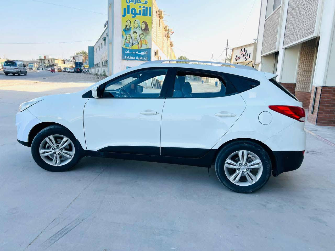 سلام عليكم توسان للبيع موديل 2012رقم بابل مكينه 2000 بيه قطعه واحده بدون دواخل السيارة جديده مال جناي العنوان بابل الحمزة الغربي رقم الهاتف ‏‪0780 450 2210‬‏
