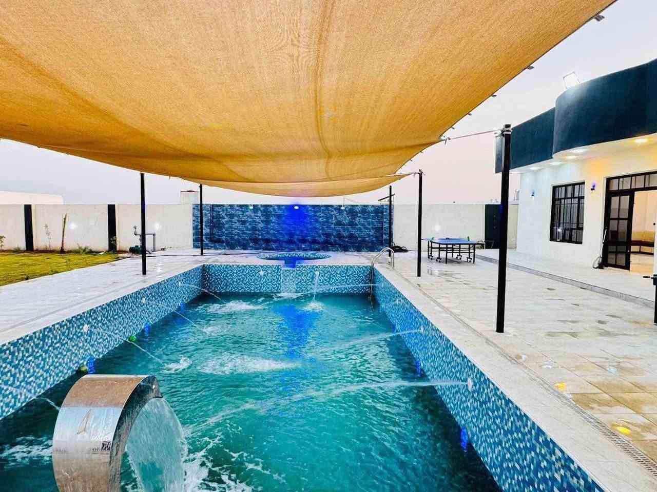 السلام عليكم مزرعة للبيع في قضاء بلد
المساحه 1300 متر
كامله من كلشي
السعر 220 وبي مجال 
للاستفسار الاتصال ع ***********
