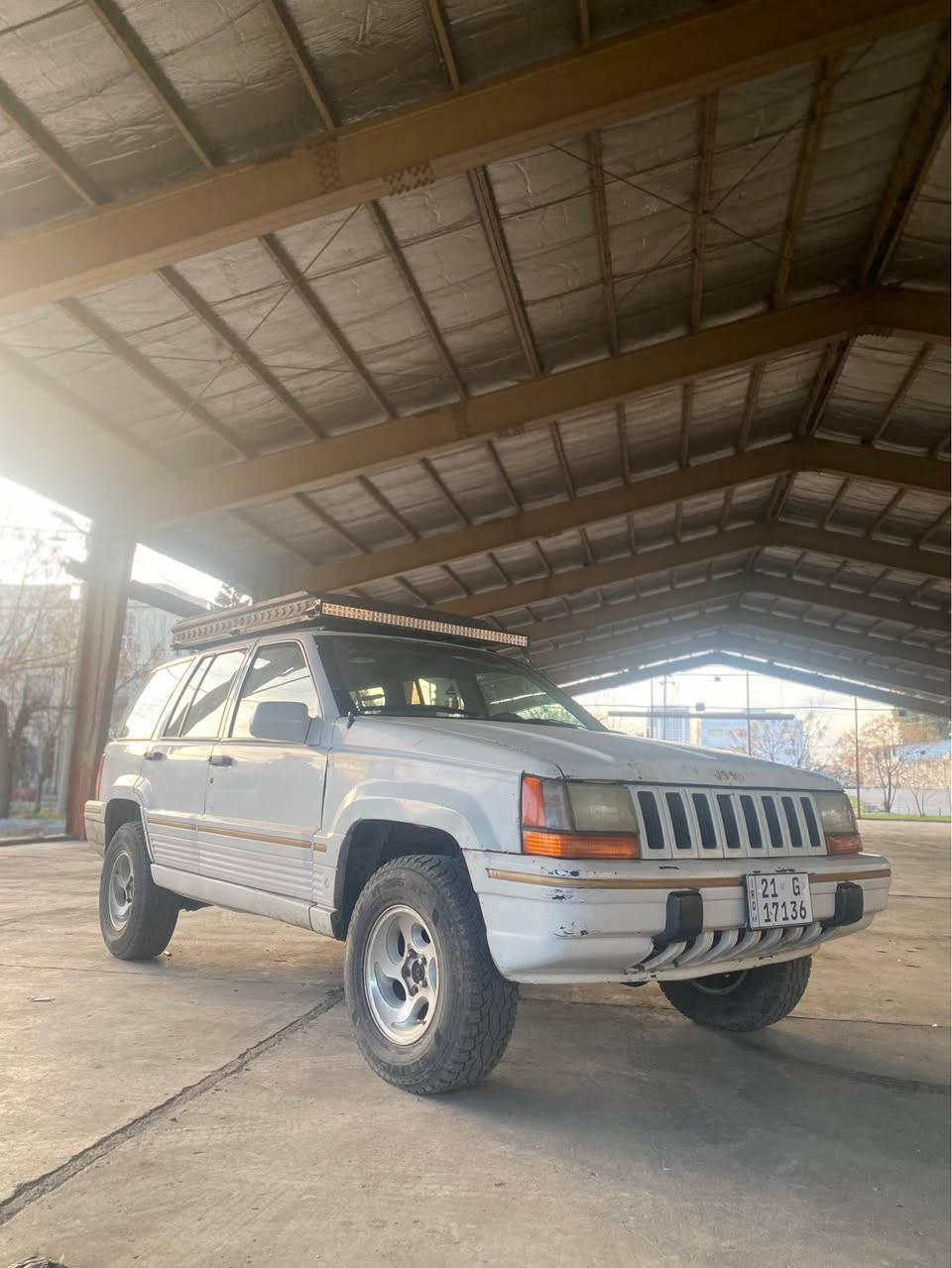 جیب گراند چیروکی مودێل ١٩٩٤ 
رەقەم سلێمانی سەنەوی و پلێتی تازەیە تا ٢٠٣٠
گێرومەکینە بلادی بەشرت کارەبای بەشەرت
دووپارچەی بۆیاخە بێناوگرتن  ٤تایەی جەبەلی تازەی لەسەرە 
تەحویلو غرامه بەشەرت 
شوێن سلێمانی 
***********
*********** السليمانية, العراق
