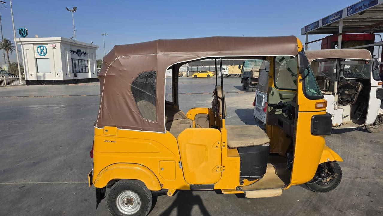 اسلام عليكم تكتك موديل 2022 مكينه مكفوله بس بيها طخات سعر 8 ونص بيها مجال بصيط ***********
