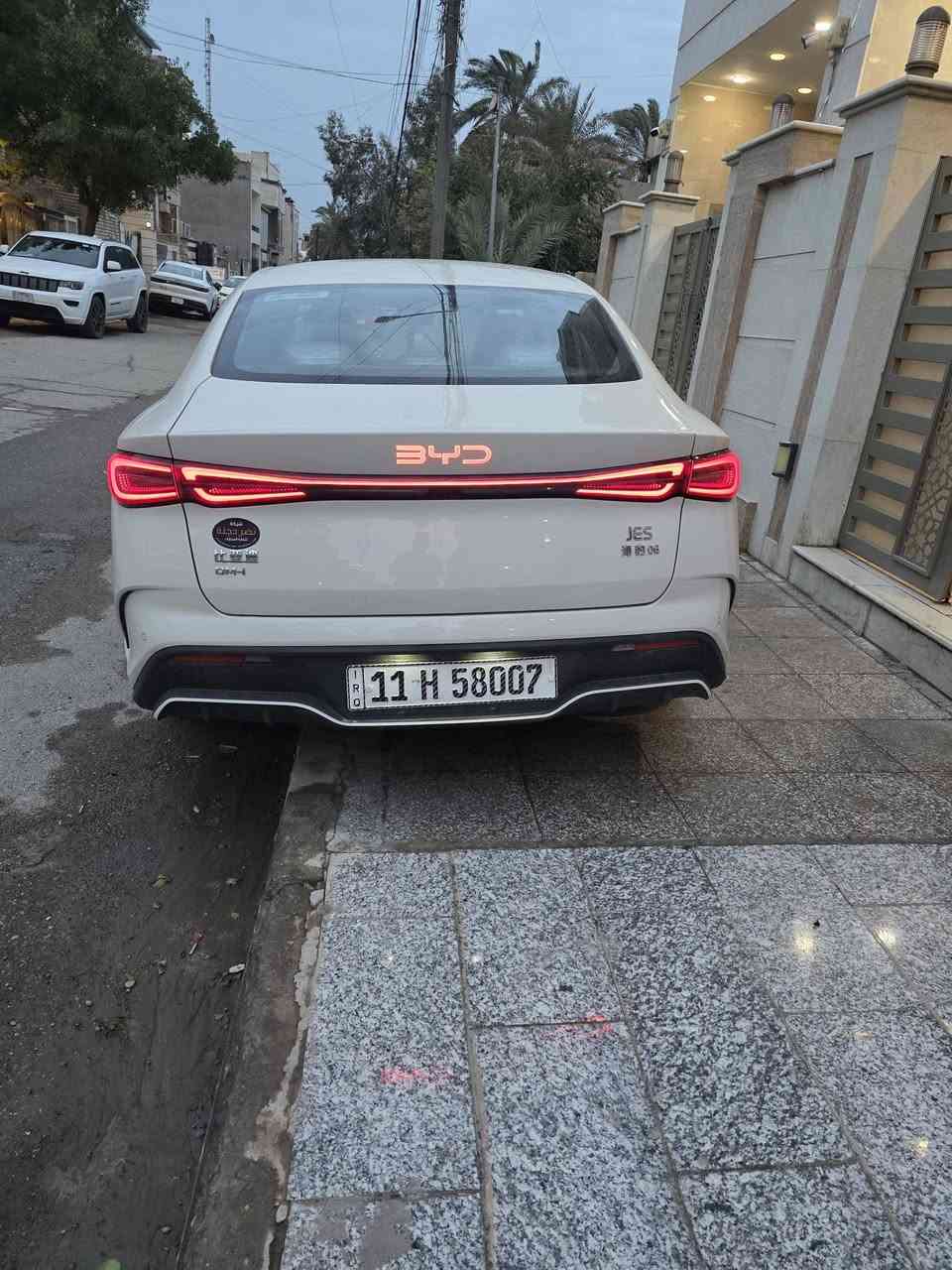 السلام عليكم BYD
سيل ٦    مرقم بغداد
موديل ٢٠٢٥ 
عداد المسافة٩٠٠٠ كيلو 
٤ كامرت 
قماره حديد 
شاشه كبيره قلابه 
حساسات ٣٦٠ درجه امامي خلفي 
ويل كب اكروم 
داخل جلد ابيض مطعم ابسود 
كرسي السائق كهرباء 
بصمه وكرت 
شاحنه اصليه 
تبريد قطعتين 
شاشه معربه 
بجم فول LED
بكلايت متصل فول LED
مبدل بيها بس شباك الدعاميه 
مكان السياره بغداد 
للبيع او مراوس بسيل ٥ ام ١٢٠ كير تعليك 
الاستفسار 
+964 7855002992
