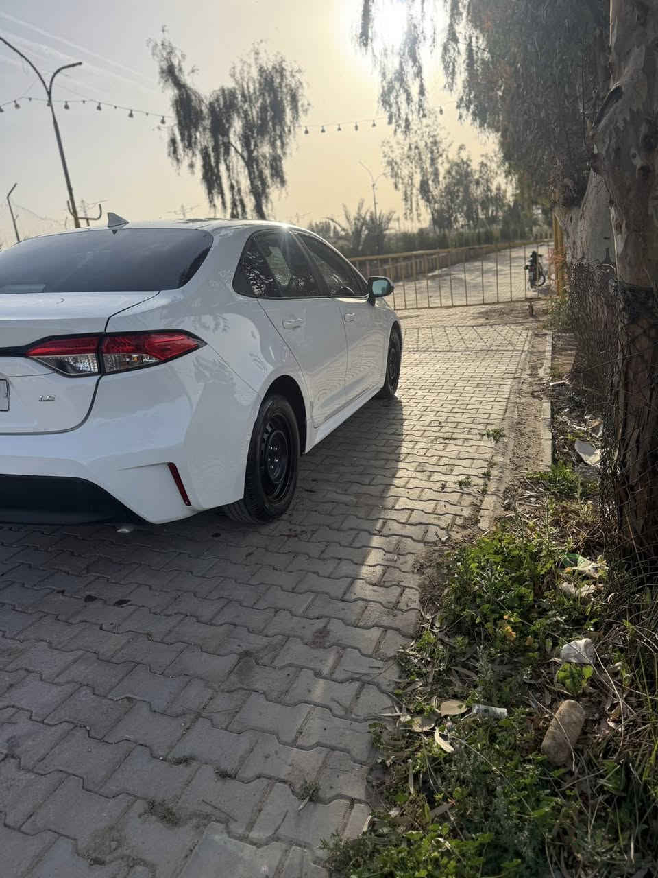 السلام عليكم
كورلا موديل 2024 
لون ابيضّ بيها قطعتين صبغ جاملغ وبنيد 
ماشيه 12 ميل بانزين فقط بيع أو مراوس 
السعر 153 وبيها مجال ديالى بعقوبه ***********
