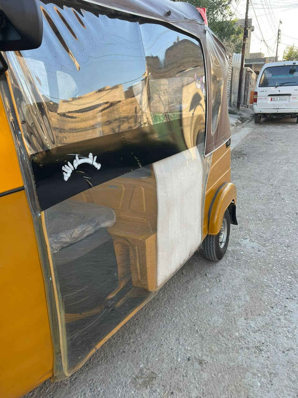 السلام عليكم
للبيع
تكتك موديل ٢١ شهر /٣ مرقمه رقمها بغداد سنويه جاهزه رقم نكليزي جاهز تحويل ثاني يوم تكتك نضيفه تخم تايرات جدد بس دوسات معمره فقط البقيه كله نضيف تكتك لونين مثل ما موضح بل صوره 
عارضها ٨ ملاين وبيها مجال 
العنوان /بغداد العبيدي 
رقم الهاتف/***********
ما متواجد على الفيس فقط اتصال
